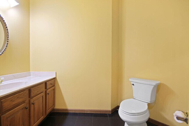 Building Photo - Private 3BR Brick Home with Scenic View