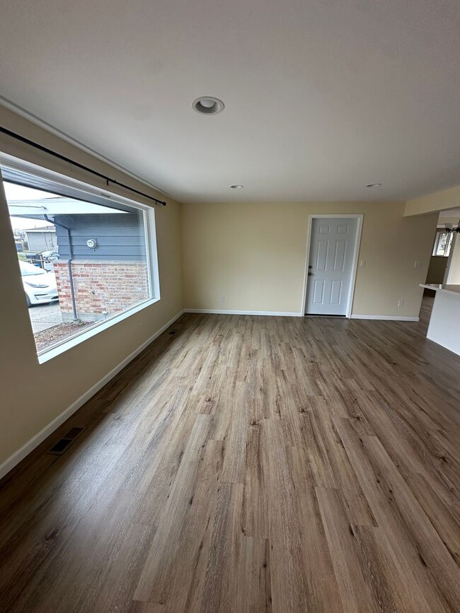 Building Photo - 3-bedroom one story home in the desirable ...