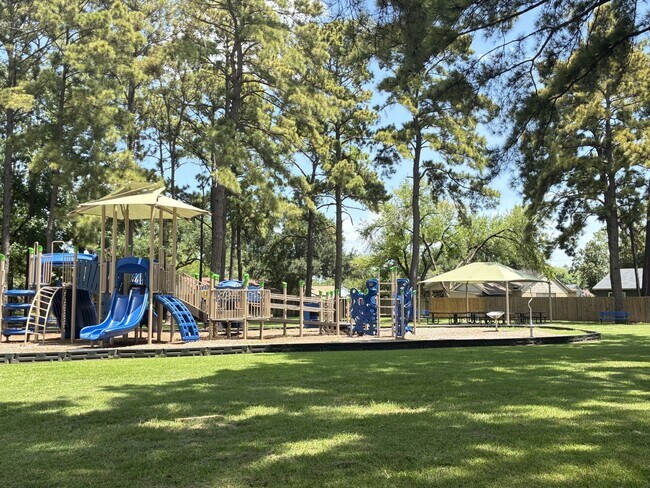 Building Photo - 2715 Kingfisher Dr