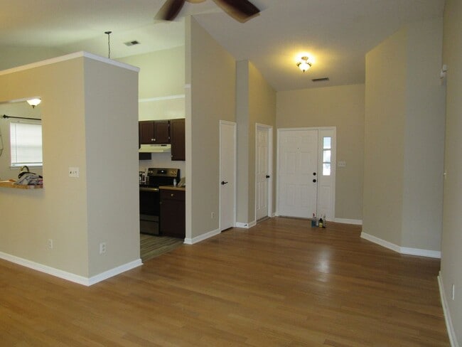 Building Photo - 3 BR 2 BA Hunters Creek