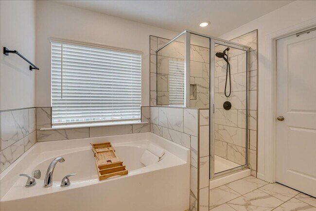 Building Photo - Beautiful Home in a Great Neighborhood