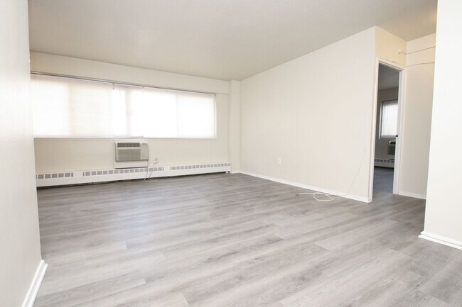 Building Photo - 2101 Chestnut St