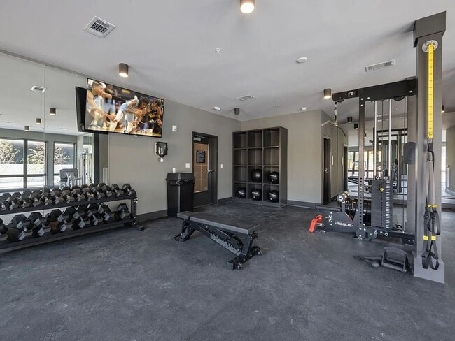 Building Photo - 303 31st Ave N