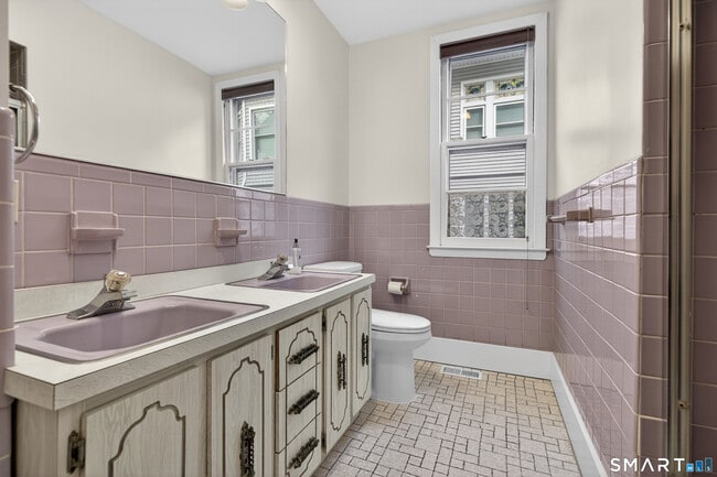 Building Photo - 339 Willow St