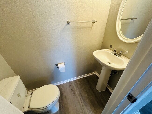 Building Photo - Affordable 5 Bedroom Newly Listed