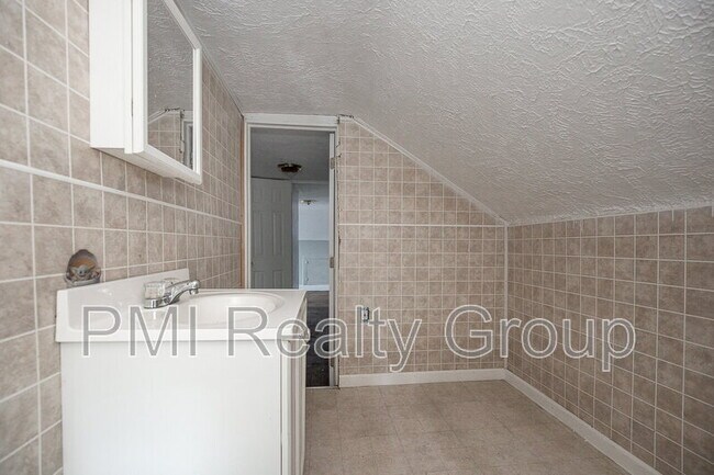 Building Photo - 3583 Ingleside Rd