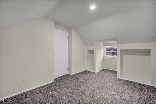 Building Photo - 766 E 232nd St