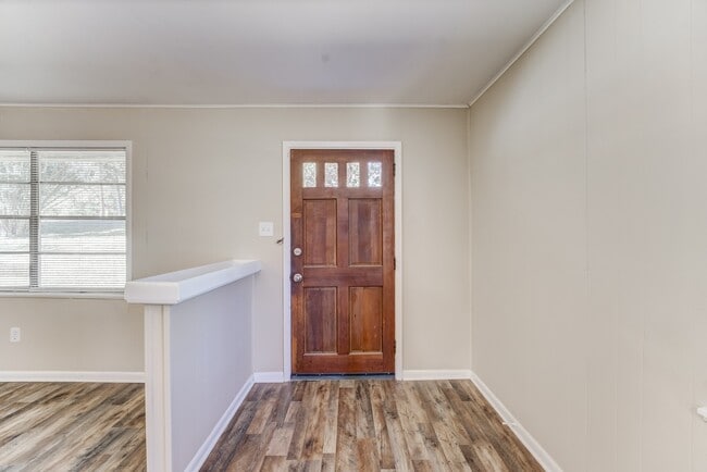 Building Photo - 711 Cherokee Dr