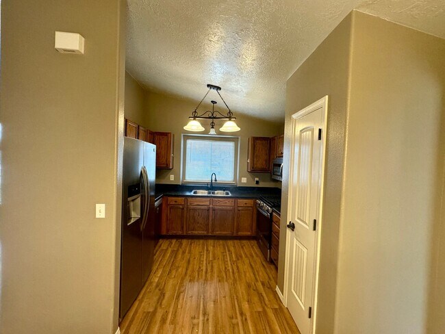 Building Photo - Beautiful Home in Prime Meridian Location