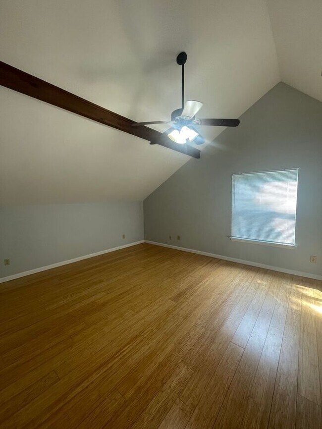 Building Photo - Modern Open Floor Plan with Expansive Great Room!