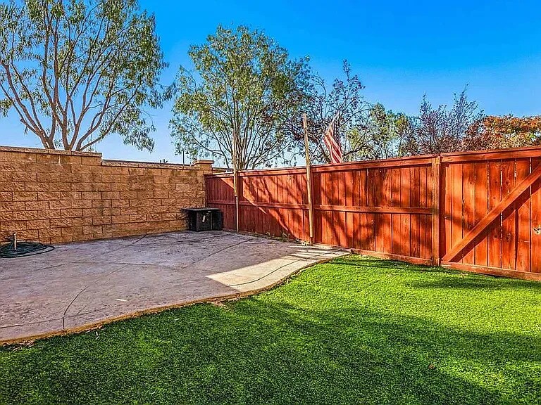 Building Photo - 27580 Darrington Ave