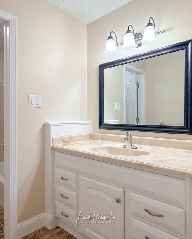 Building Photo - 7865 Apollo Dr