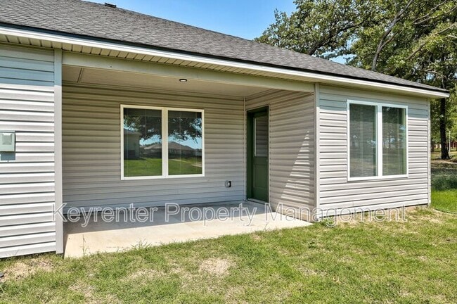 Building Photo - 504 Old Hickory Ln