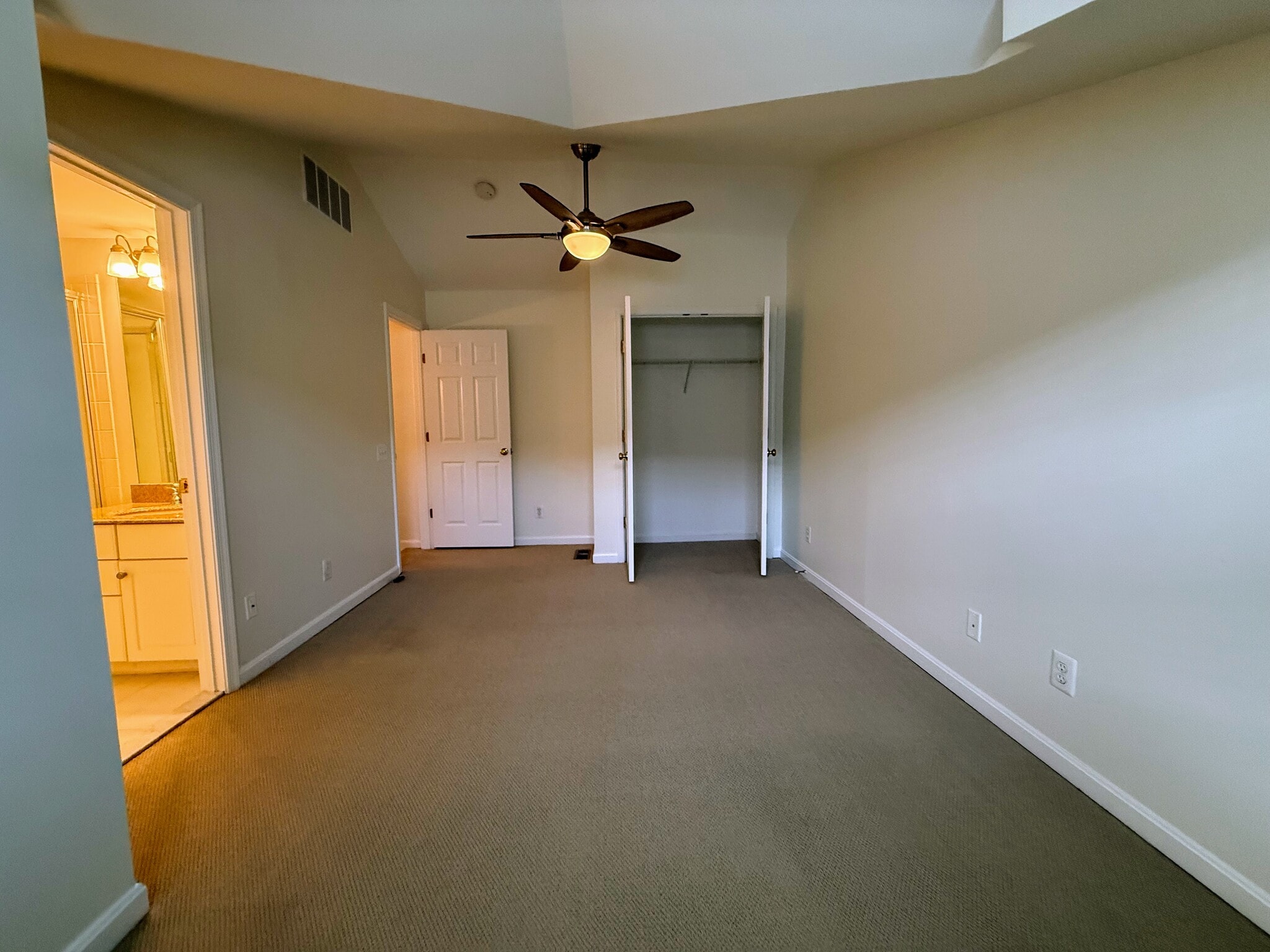 Building Photo - 6020 Lincolnia Rd