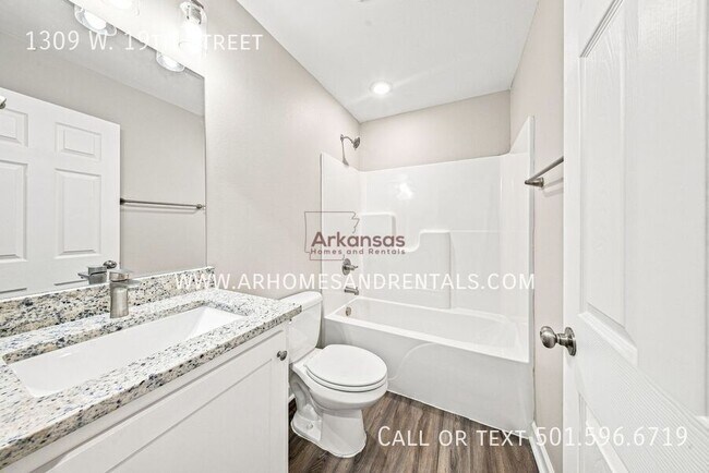Building Photo - 1309 W 19th St