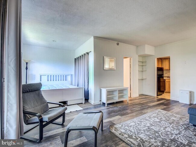 Building Photo - 2059 Huntington Ave