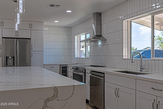 Building Photo - 3035 E Heatherbrae Dr