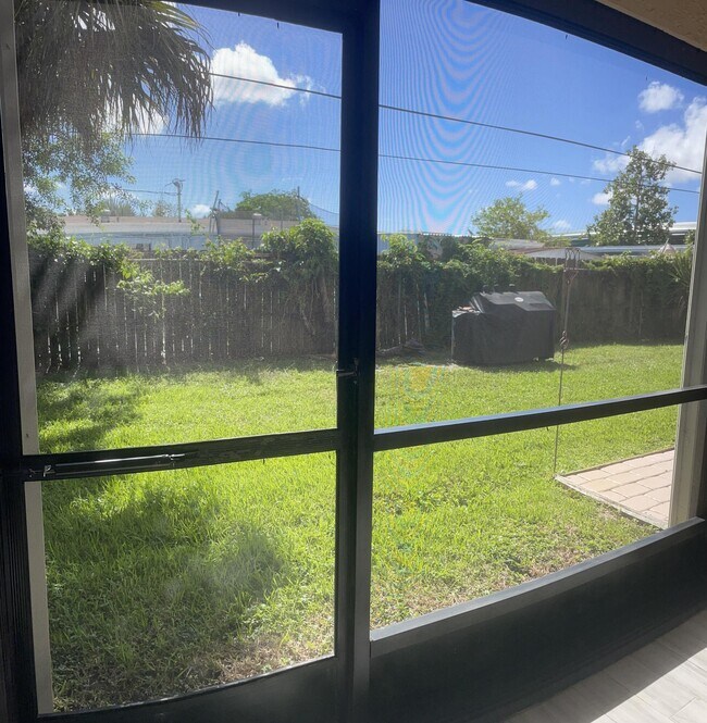 5937 Forest Hill Blvd 5937 Forest Hill Blvd West Palm Beach FL 33415