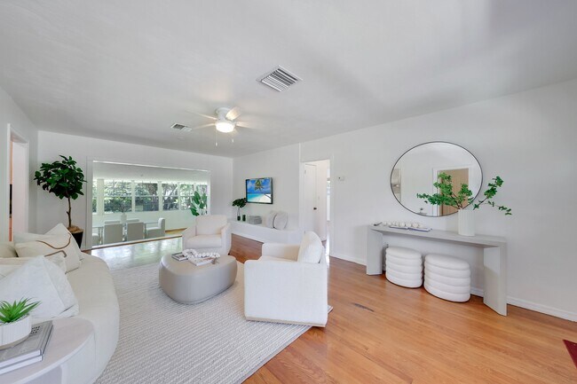 Building Photo - 13521 S Biscayne River Dr