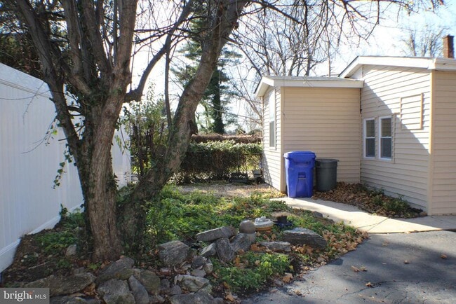 Building Photo - 7330 Sycamore Ave