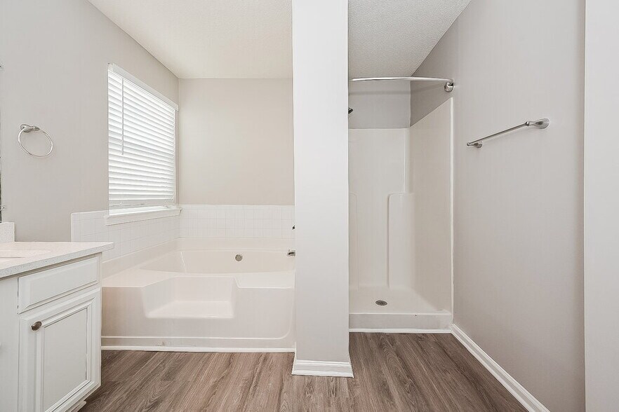 Building Photo - 3057 Dogwood Ave