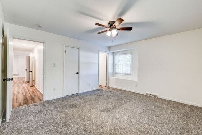 Building Photo - Private Home on Spacious Lot in Browns Sum...