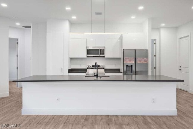 Building Photo - 812 Homestead Rd S