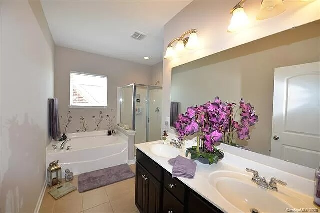 Building Photo - 109 Grayfox Dr
