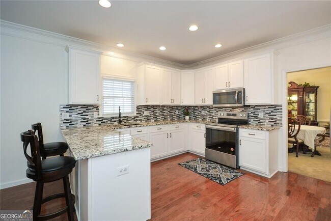 Building Photo - 305 Collegiate Dr
