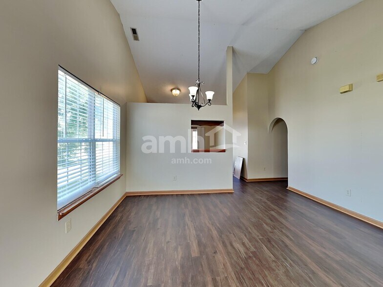 Building Photo - 1399 Palm Ct