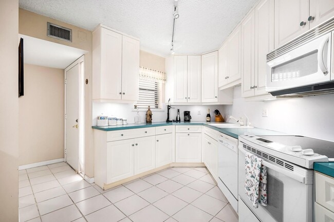 Building Photo - 5751 Camino Del Sol