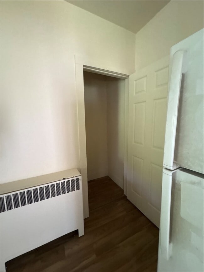 Building Photo - 37 Grand St