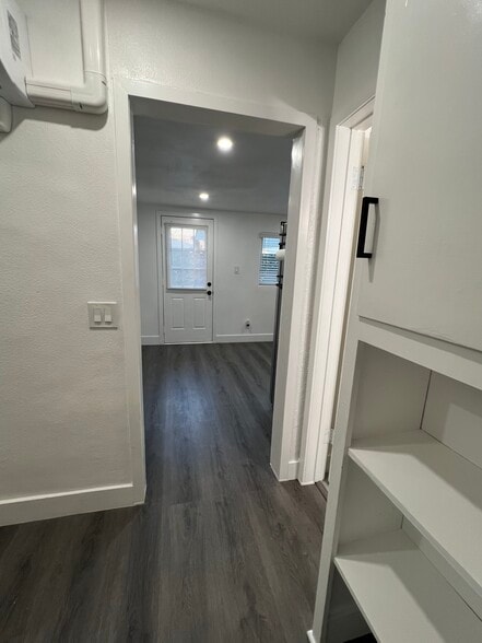 Building Photo - 40585 Sanalamar Dr