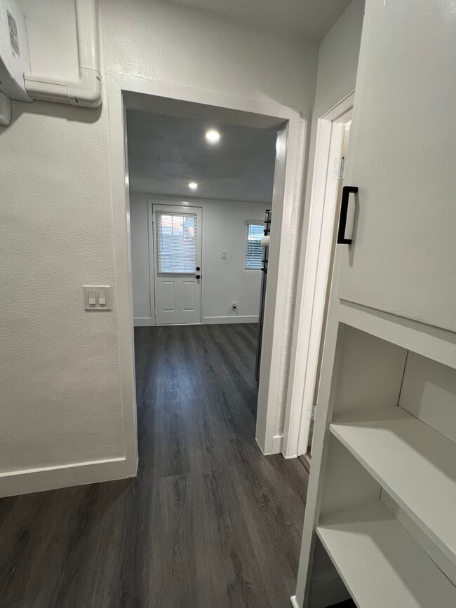 Building Photo - 40585 Sanalamar Dr