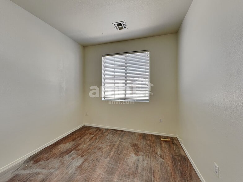 Building Photo - 8953 E Capri Ave