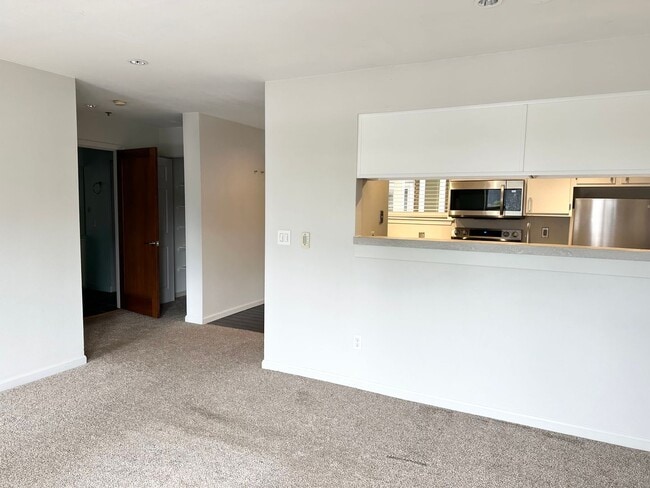 Building Photo - 1 bedroom, 1 bathroom Condo with City View!