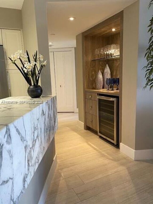 Building Photo - 3500 Mystic Pointe Dr