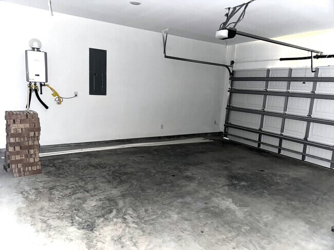 Building Photo - 8438 Bay Rdg Cir