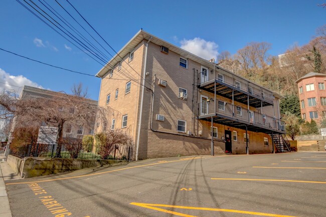 Building Photo - 288 Undercliff Ave