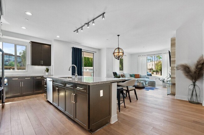 Building Photo - 4803 N Woodmere Fairway