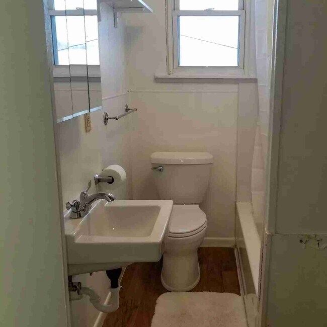 Building Photo - 212 20th St