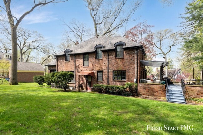 Building Photo - 28 Woodmer Ln