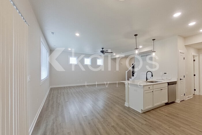 Building Photo - 6918 Bluebell Ct
