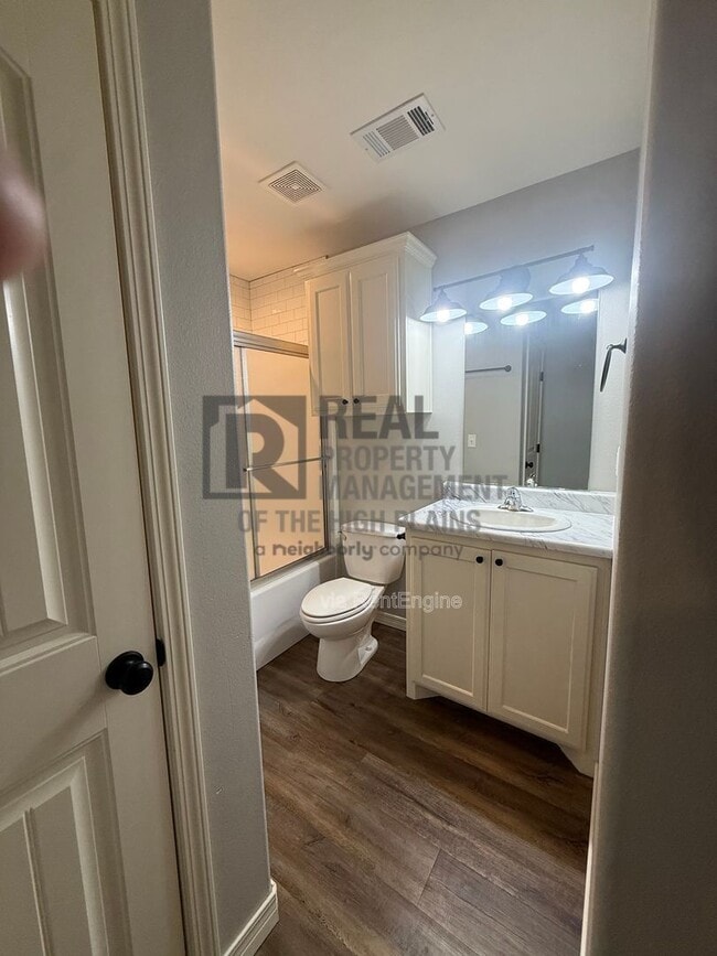 Building Photo - 13057 Raymond Rd