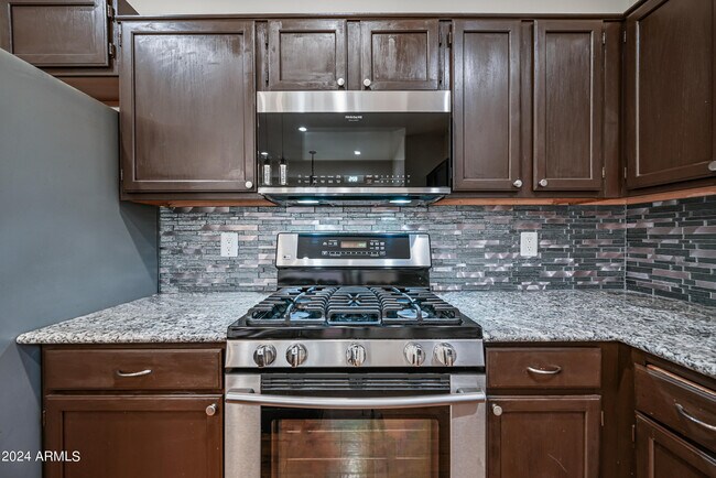 Building Photo - 3222 E Wickieup Ln