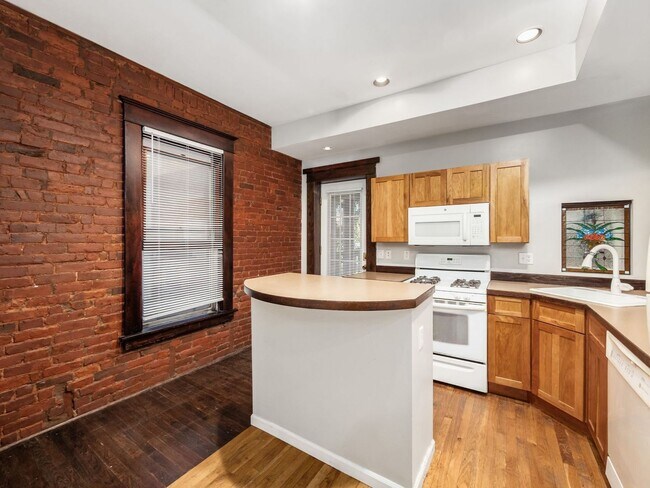 Building Photo - 1230 Indianola Ave