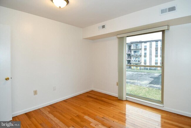 Building Photo - 5207 Newton St