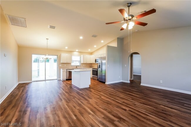 Building Photo - 617 SE 27th St