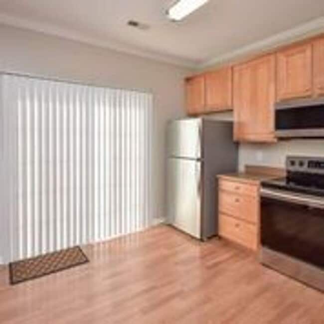Building Photo - Lovely, Move in Ready 2 Bedroom in Stallin...