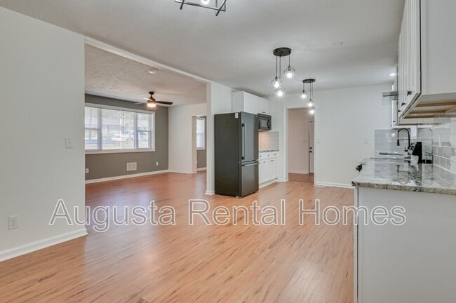 Building Photo - 2312 Mura Dr